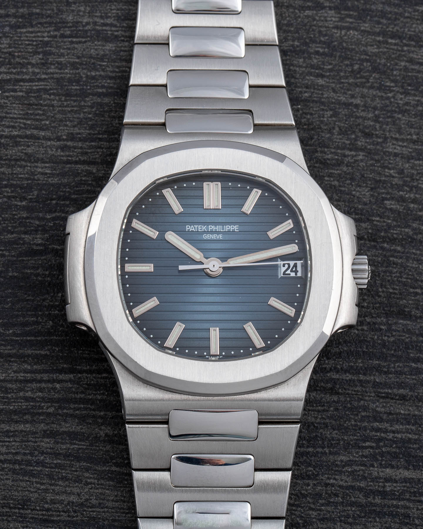 Patek Philippe Nautilus 5800 Untouched Full Set